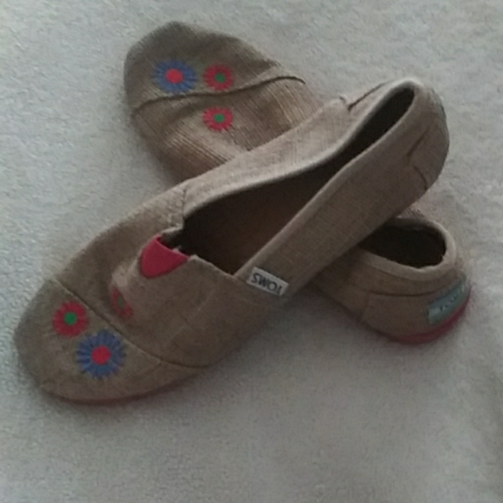 TOMS shoes Y6/ adult 8